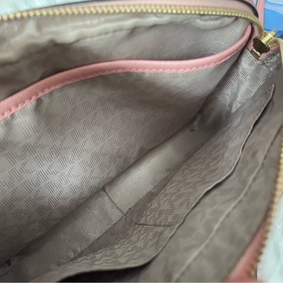 Michael Kors Jet Set crossbody bag - Picture 10 of 12